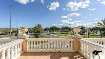 Chambre Double Confort, balcon, vue mer | Balcon