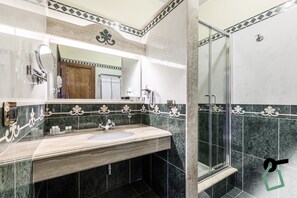 Doppia Comfort, balcone, vista mare | Bagno | Vasca, set di cortesia gratuito, asciugacapelli, bidet