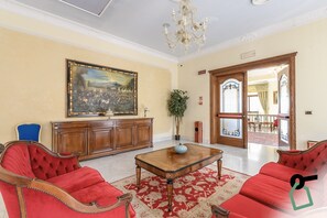 Lobby sitting area - Hotiday Olbia Porto (Olbia)