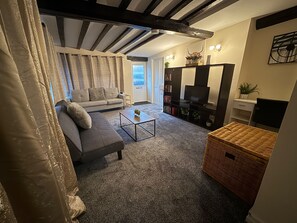 TV - Apartment - Sleeps 2 - Parking - Wifi (Colchester)