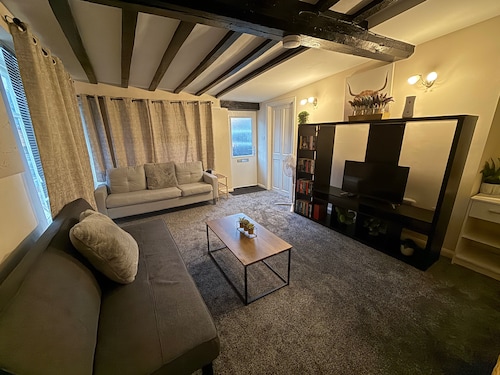 Apartment - Sleeps 2 - Parking - Wifi