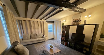 Apartment - Sleeps 2 - Parking - Wifi