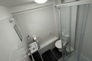 Dusj, håndklær og toalettpapir