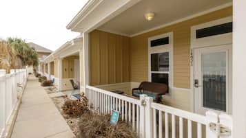 Studio (2 Bedrooms) | Terrace/patio