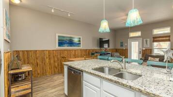 Studio (2 Bedrooms) | Property amenity