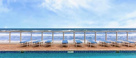 Condo (3 Bedrooms) | Property amenity