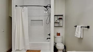 House (4 Bedrooms) | Property amenity