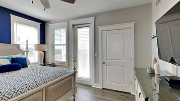 Condo, varias camas, balcón, vista al océano | 3 habitaciones, decoración personalizada y muebles diferentes