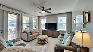 Condo, Multiple Beds, Balcony, Ocean View | Living area