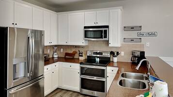 Condo, Multiple Beds, Balcony, Ocean View | Private kitchen | Coffee/tea maker
