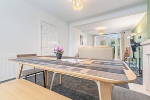 Interior - This 5-bedroom house exudes an aura of openness and comfort.  (Coventry)