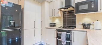 This 5-bedroom house exudes an aura of openness and comfort. 