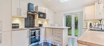 This 5-bedroom house exudes an aura of openness and comfort. 