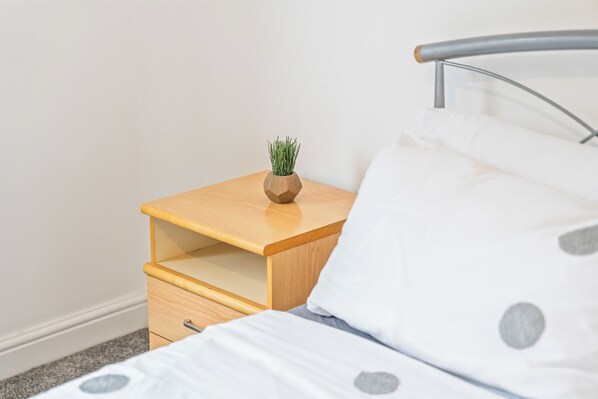 5 Schlafzimmer, Schreibtisch, Bügeleisen/Bügelbrett, kostenloses WLAN