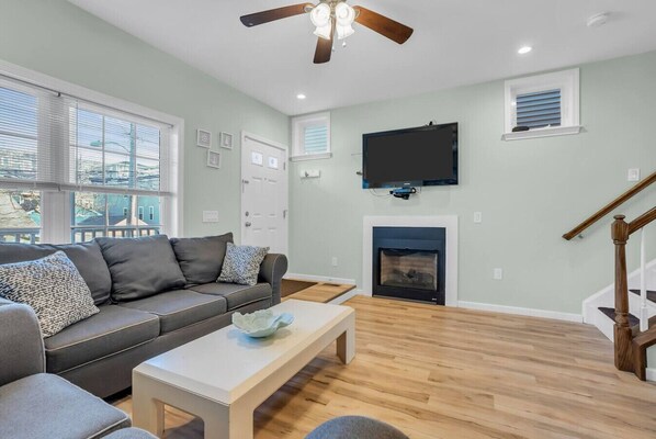 TV, fireplace