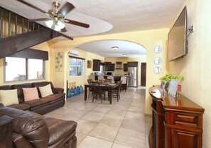 Smart-tv, pejs, videospil, dvd-afspiller