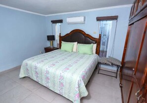 6 soverom, strykejern/-brett, reiseseng for barn og wi-fi (inkludert)