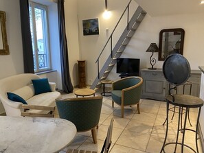 Flat-screen TV - Dupleix AU FIL DU Canal (NARBONNE)