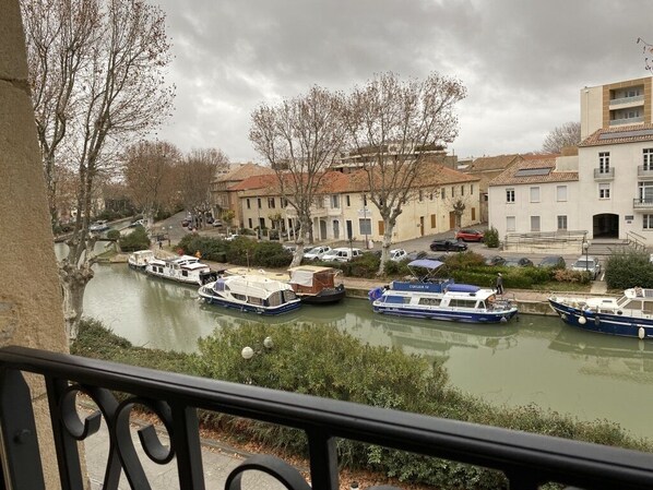 Property grounds - Dupleix AU FIL DU Canal (NARBONNE)