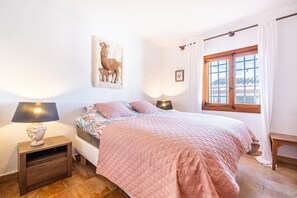 5 Schlafzimmer, Bügeleisen/Bügelbrett, WLAN, Bettwäsche