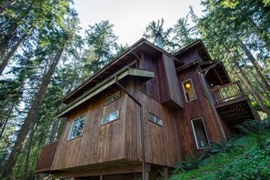 Exterior - Tranquil Forested Cabin with Sauna, Home Gym, & AC (Eugene)