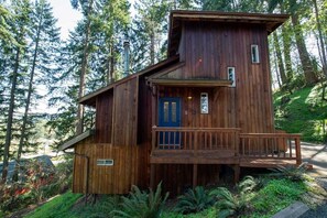 Exterior - Tranquil Forested Cabin with Sauna, Home Gym, & AC (Eugene)