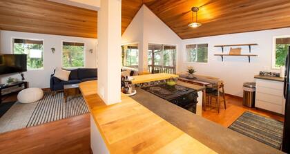 Tranquil Forested Cabin with Sauna, Home Gym, & AC