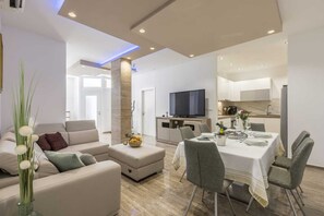 Smart TV, ping pong - Diverso A&B Holiday property (Solin)