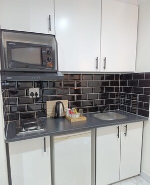 Executive Double or Twin Room | Private kitchen | Coffee/tea maker, electric kettle