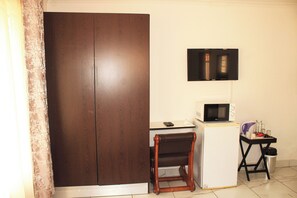 Comfort Double Room, Non Smoking | Desk, laptop workspace, iron/ironing board, free WiFi