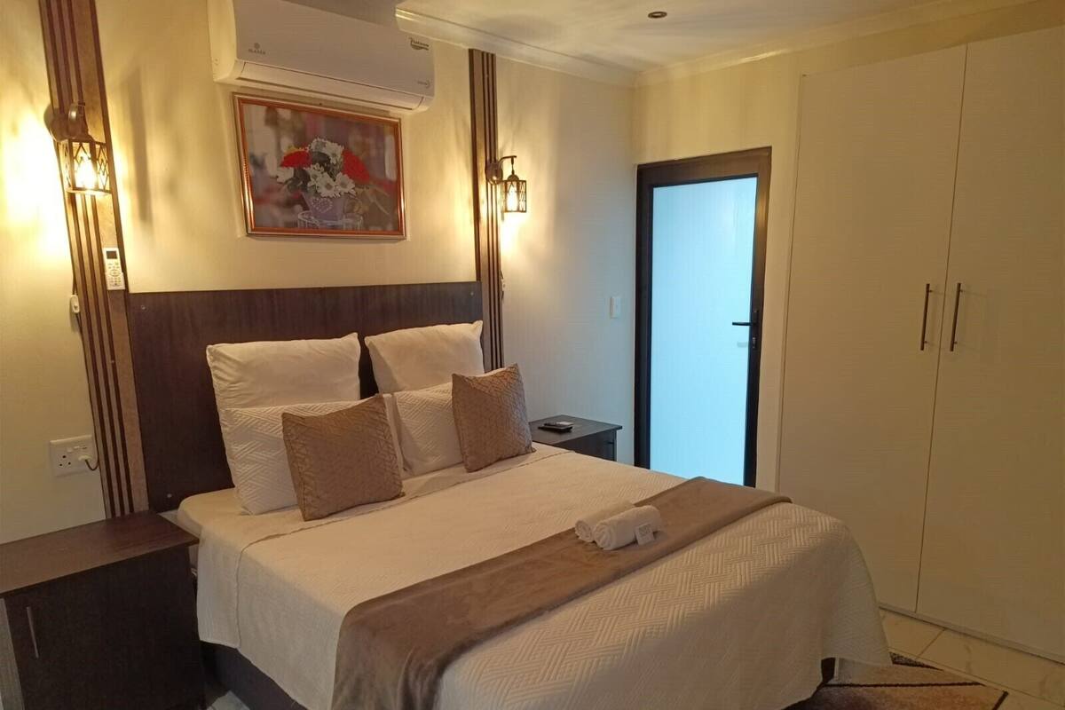 Executive Double or Twin Room | Desk, laptop workspace, iron/ironing board, free WiFi