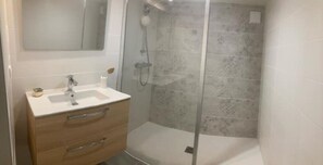 Toallas y papel de baño 