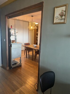 Dining - Appartement Clim Tout Confort Avec Terrasse et vue sur les Toits de la Ville (Perpignan)