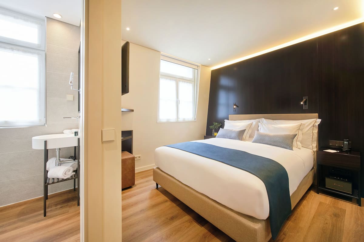 Premium bedding, minibar, in-room safe, soundproofing