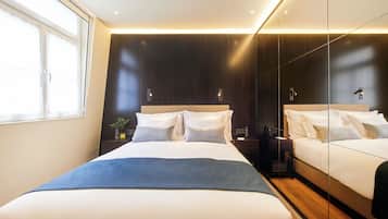 Small Double Room with City View | Sengetøy av topp kvalitet, minibar, safe på rommet og lydisolert