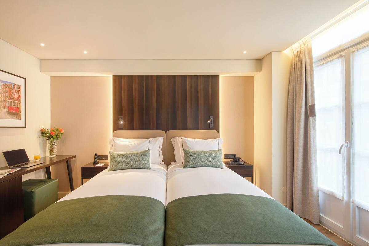 Double/Twin Room with City View | Bộ đồ giường cao cấp, minibar, két bảo mật tại phòng 