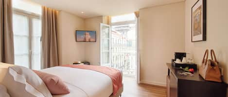 Double/Twin Room with Balcony and City View | Premium bedding, minibar, in-room safe, soundproofing