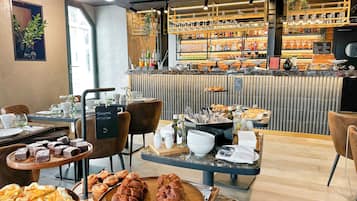 Daily buffet breakfast for a fee