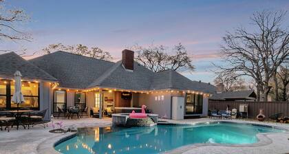 Villa D’Oro, Saltwater Pool, Hot Tub, Arcade, Foosball & Walking Trail