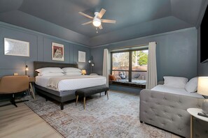 3 chambres, bureau, fer et planche à repasser, lit parapluie