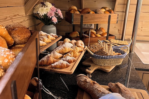 Daily buffet breakfast (EUR 17.50 per person)