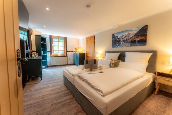 1 bedroom, premium bedding, down duvets, desk
