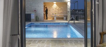 Charming villa with 3 bedrooms, outdoor gym, sauna, heated pool, bicycles....