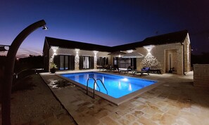 Outdoor pool, a heated pool