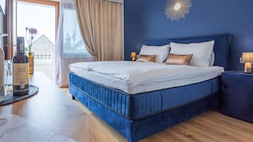 Classic Double Room | Individually decorated, individually furnished, desk, laptop workspace