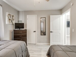 3 bedrooms, desk, travel cot, free WiFi