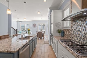 Private kitchen - Chillin in Prominence on 30A (Panama City Beach)