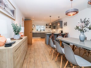 Fridge, dishwasher, electric kettle, toaster - Rose House (Windermere)