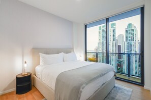 럭셔리 아파트 | 3 개의 침실, 고급 침구, 암막 커튼, 다리미/다리미판