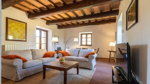 Unclassified image, 3 of 20, button - Sweet country home (Montorgiali)